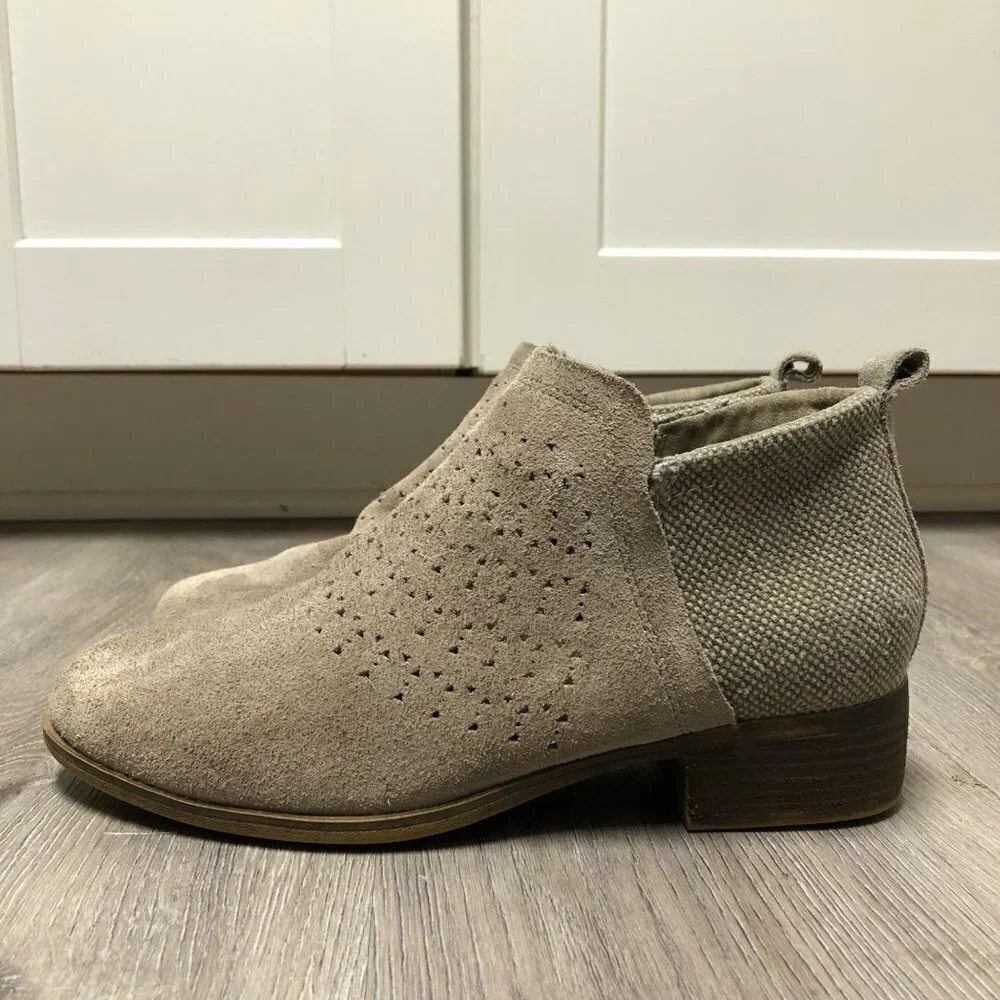 Toms Size 7 Tan Suede Booties Deia Perforated Ankle Boots Leather Shoes